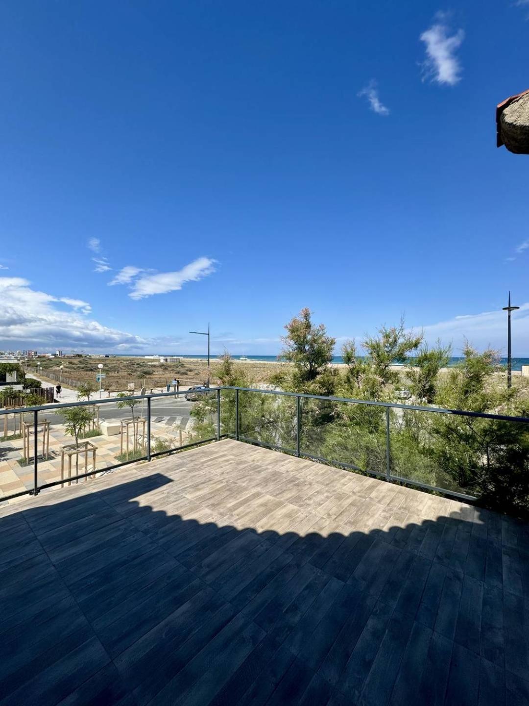 Rare En Front De 4blion65 Apartment